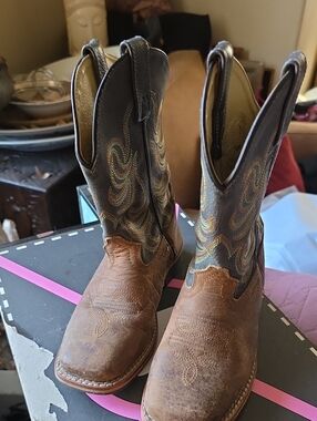 Rocky Tan Leather Western Boots with Embroidered Accents